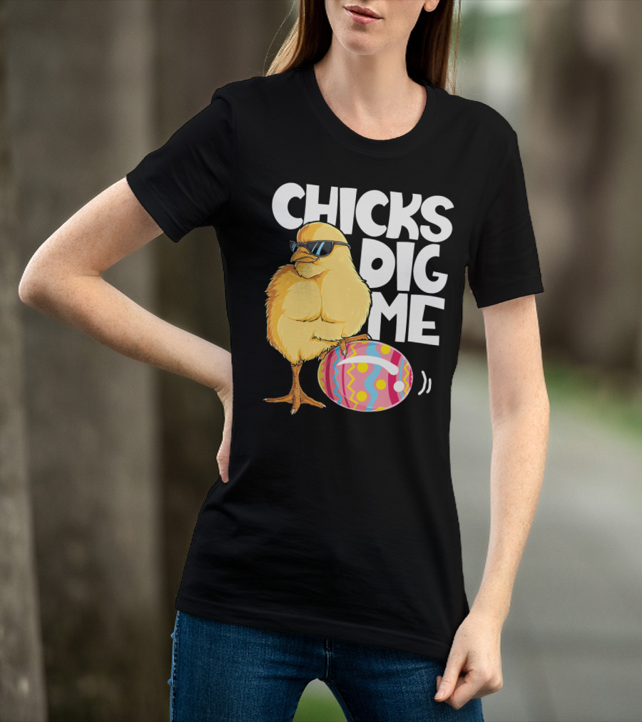 Chicks Dig Me Easter Bunny Ears Egg Men17 Sunglasses Cool Chick Egg T-Shirt