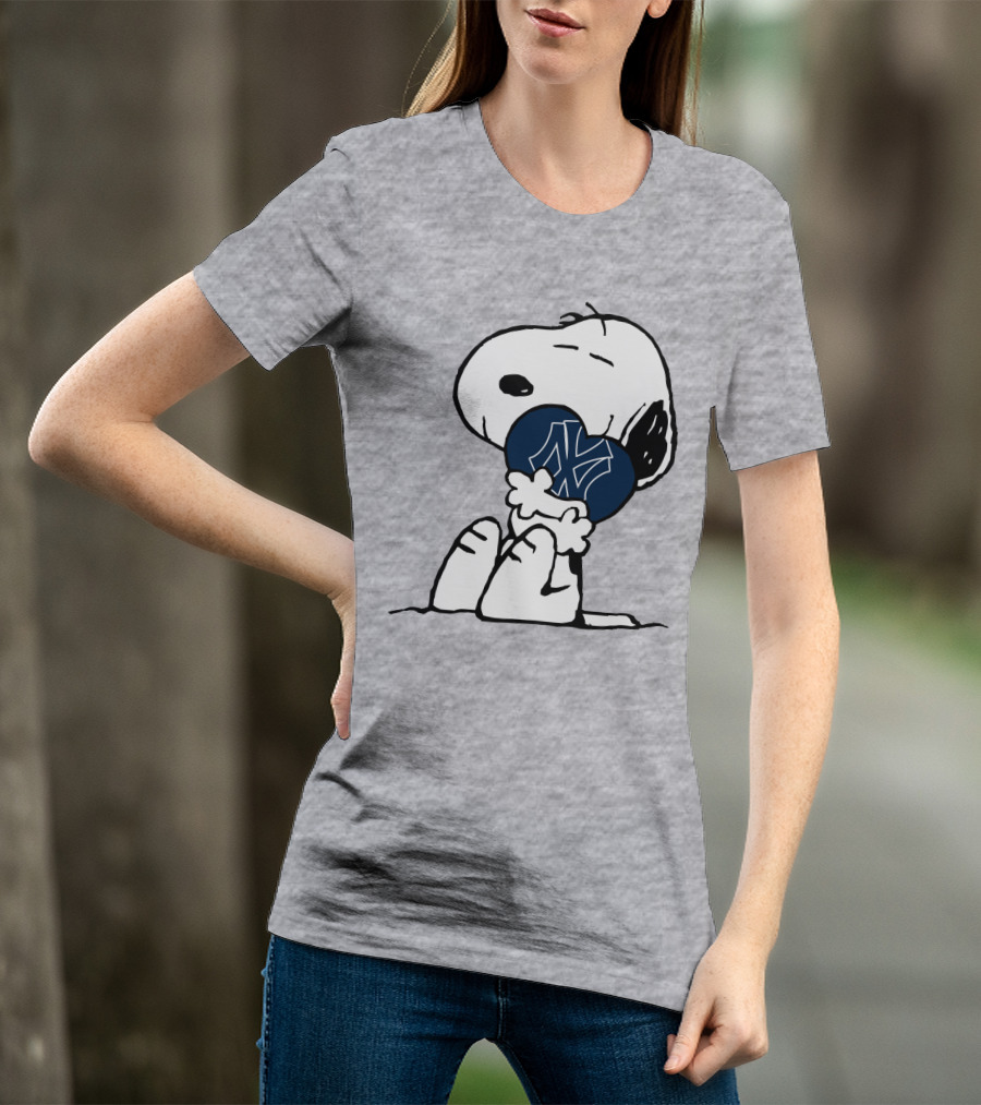 Snoopy Hugging New York Yankees Iconic Baseball Symbol T-Shirt