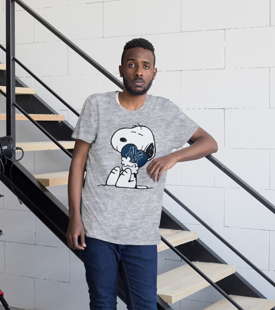 Snoopy Hugging New York Yankees Iconic Baseball Symbol T-Shirt