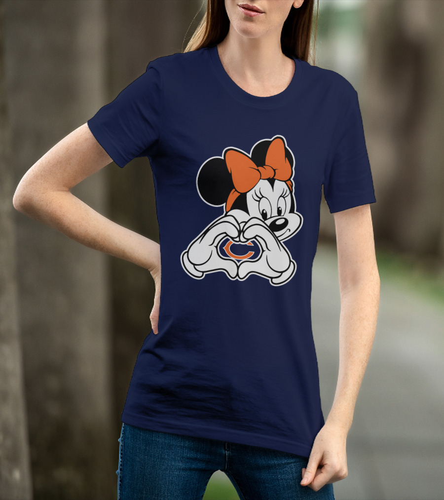Minnie Mouse Heart Hands Chicago Bears C T-Shirt