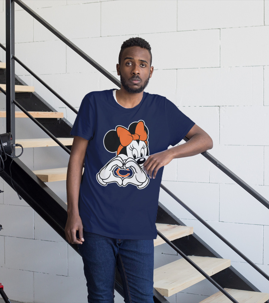 Minnie Mouse Heart Hands Chicago Bears C T-Shirt