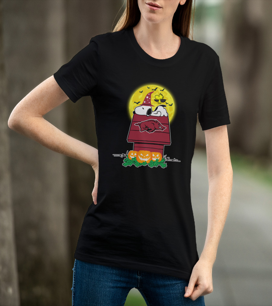 Arkansas Razorbacks Snoopy Woodstock Halloween Moon Pumpkins T-Shirt