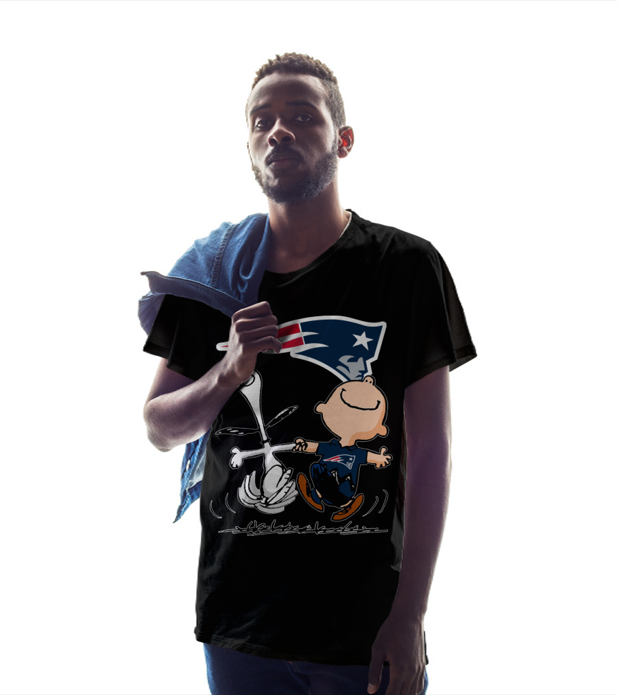 Snoopy And Charlie Brown Dancing With New England Patriots T-Shirt