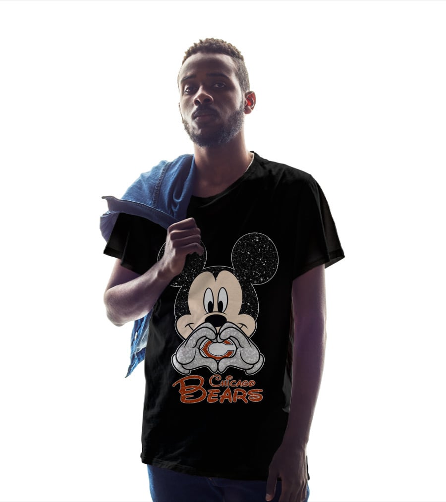 Mickey Mouse Heart Hands Chicago Bears T-Shirt