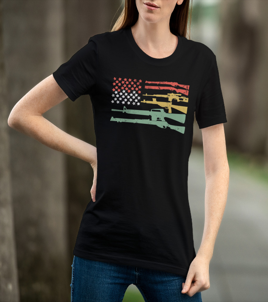 Big American Flag Machine Guns Vintage 2A Flag With Red Gold Green Rifle T-Shirt
