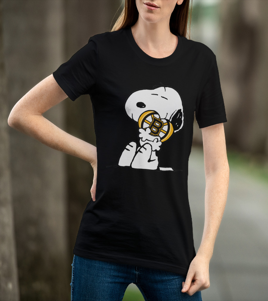 Snoopy Hugging Boston Bruins T-Shirt