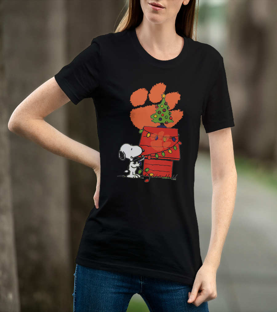 Clemson Tigers Snoopy Christmas Lights Dog House Peanuts Football T-Shirt