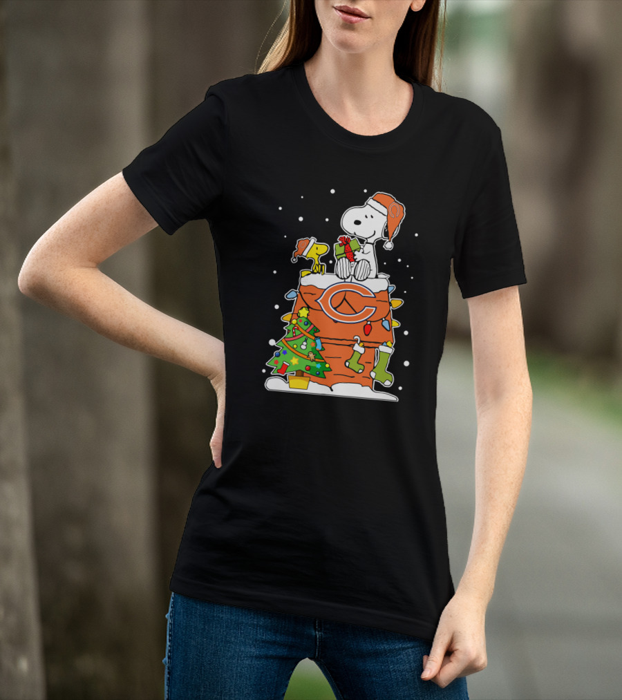 Chicago Bears Snoopy Christmas Tree Stockings Gift T-Shirt