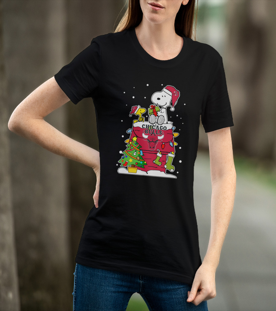 Chicago Bulls Snoopy Christmas Gift T-Shirt