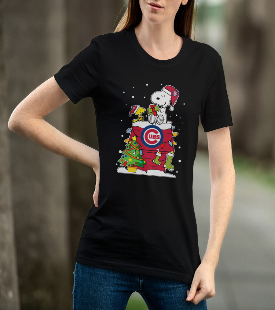 Chicago Cubs Snoopy Lover Christmas Peanuts Holiday Scene T-Shirt