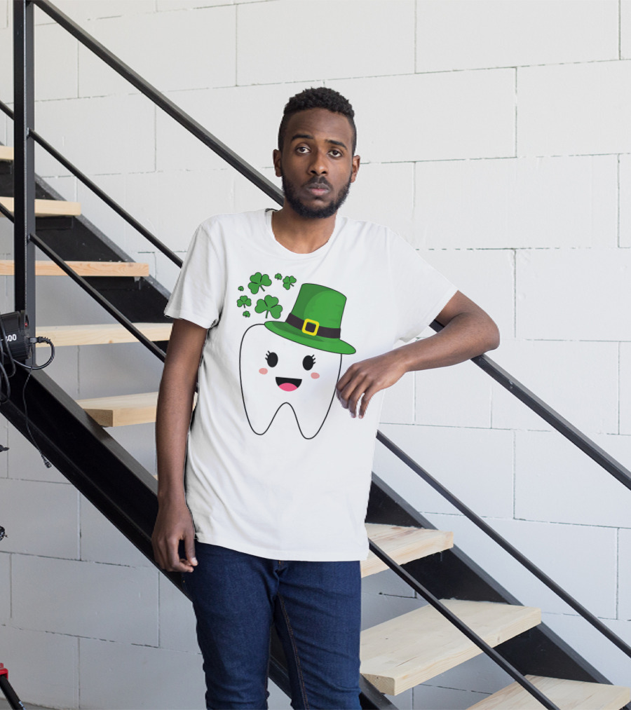 Cute Tooth With Hat Dental Assistant Shamrock St Patrick's Day T-Shirt