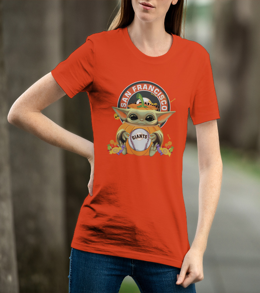 San Francisco Giants Halloween Baby Yoda Pumpkin Hug Baseball T-Shirt