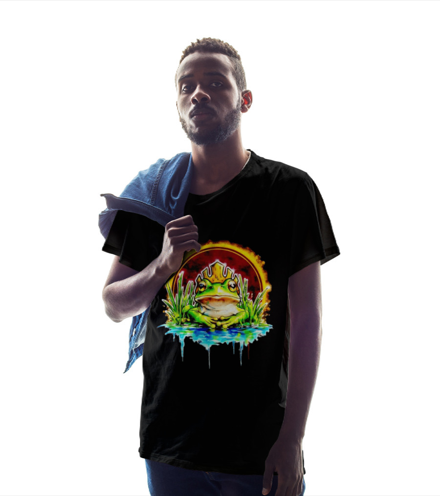 Frog King Crown Pond Nature Amphibian Wildlife Majestic Regal Water Scene T-Shirt