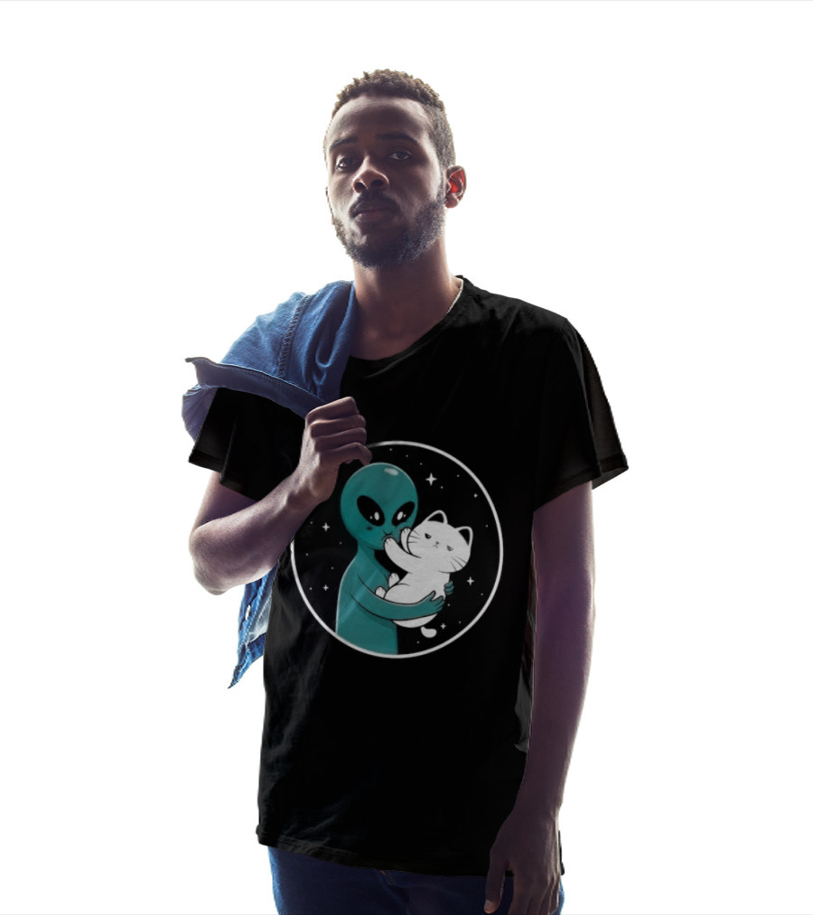 Even Aliens Love Cats Space Alien Embracing Kitty T-Shirt