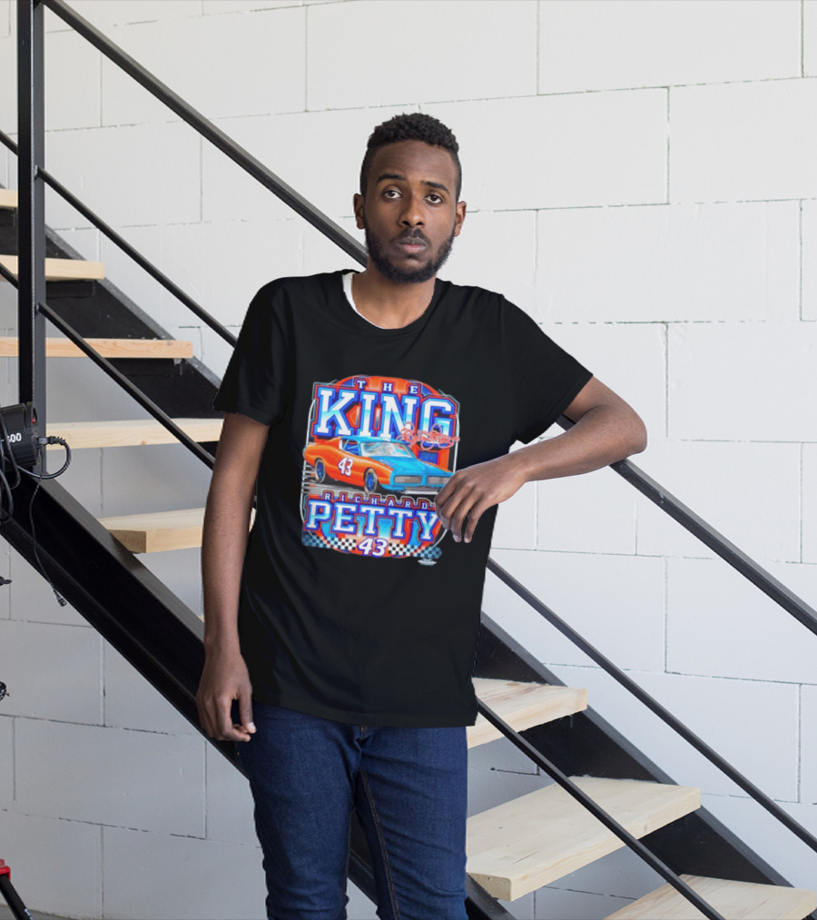 Richard Petty The King No 43 NASCAR Racing Car Checkered Flag T-Shirt