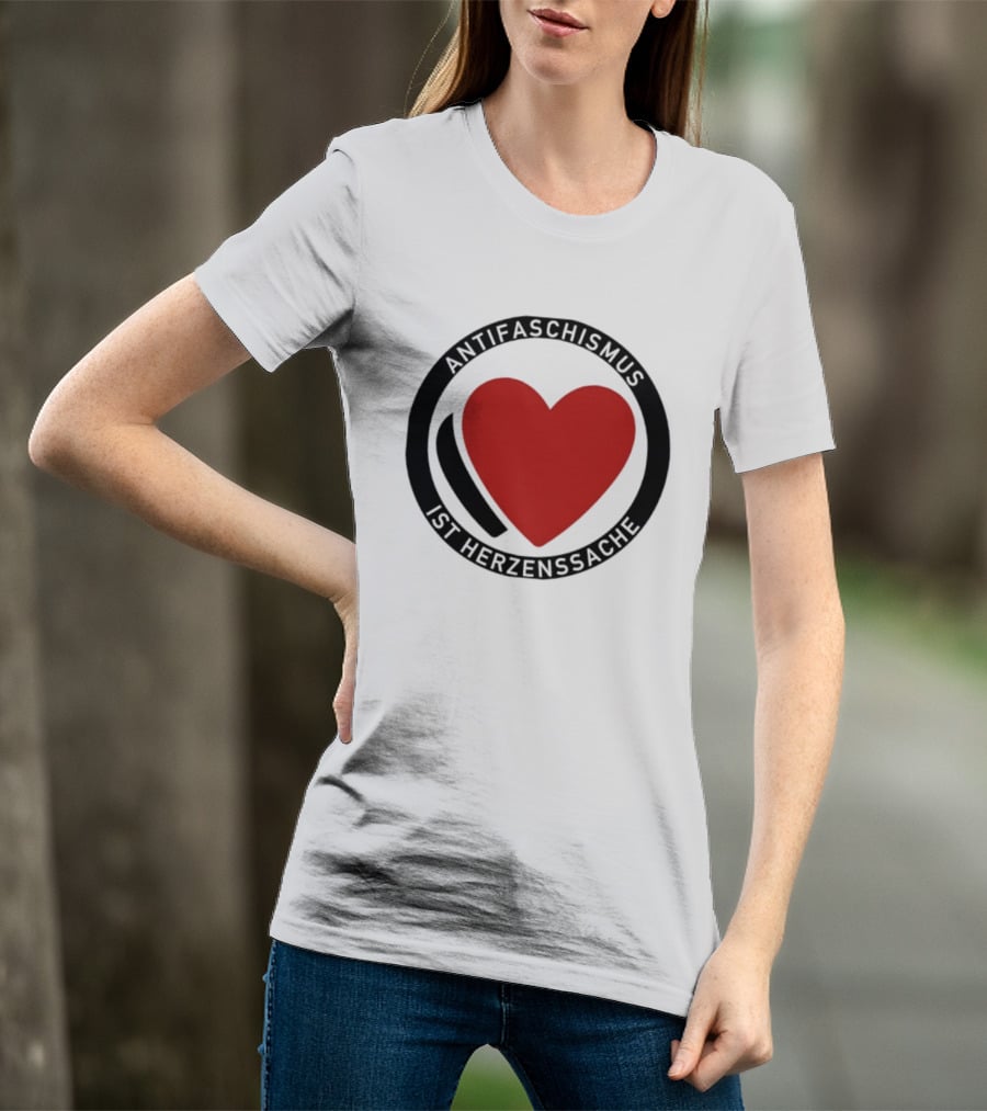 Antifaschismus Ist Herzenssache Symbol Rotes Herz Antifa T-Shirt