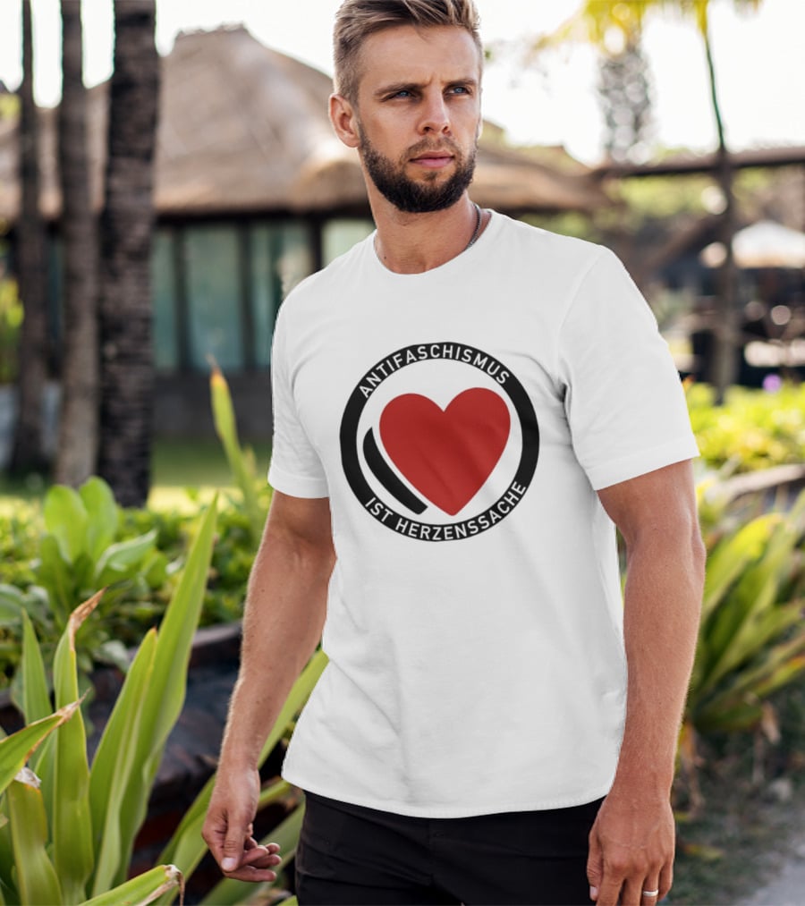Antifaschismus Ist Herzenssache Symbol Rotes Herz Antifa T-Shirt