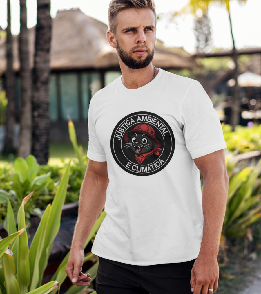 Justiça Ambiental E Climática Black Cat In Red Helmet And Bandana T-Shirt