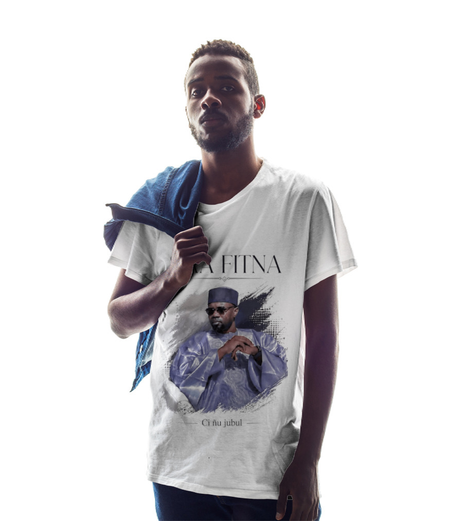 Saa Fitna Ci Nu Jubul Senegal Politics Blue Robe Man T-Shirt