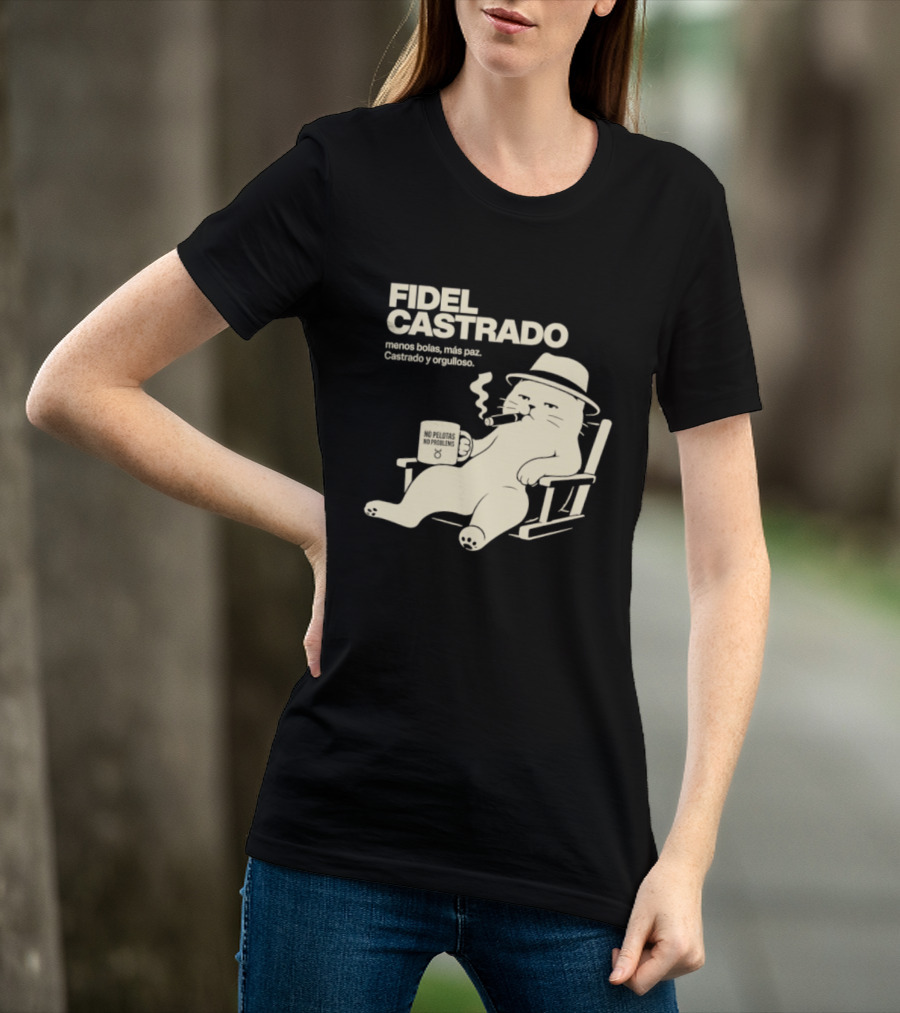 Fidel Castrado Menos Bolas Mas Paz Cat Con Silla Sombrero Cigarro T-Shirt