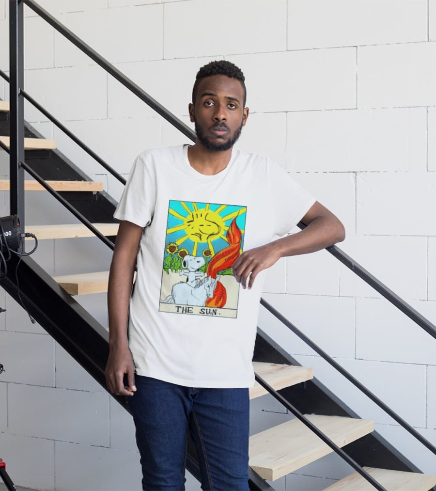 Snoopy The Sun Tarot Card Peanuts Charlie Brown Tarot T-Shirt