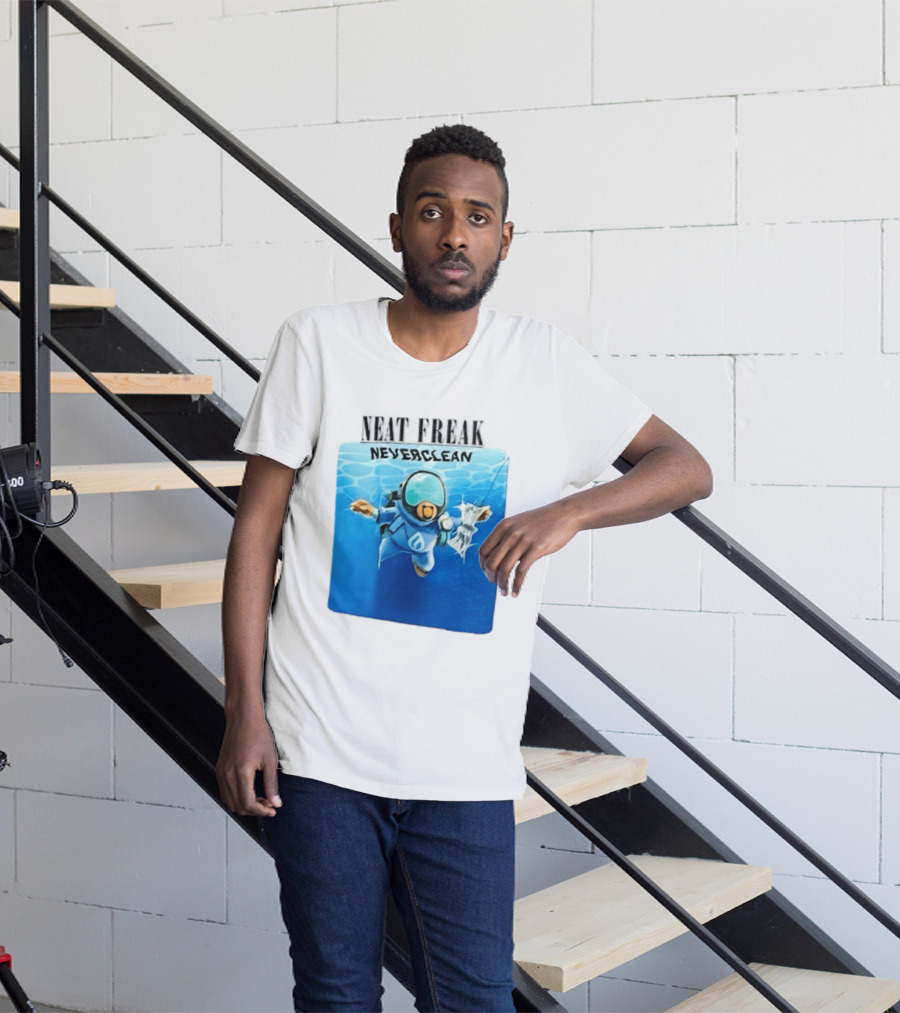 Neat Freak Neverclean Diver Catching Litter T-Shirt