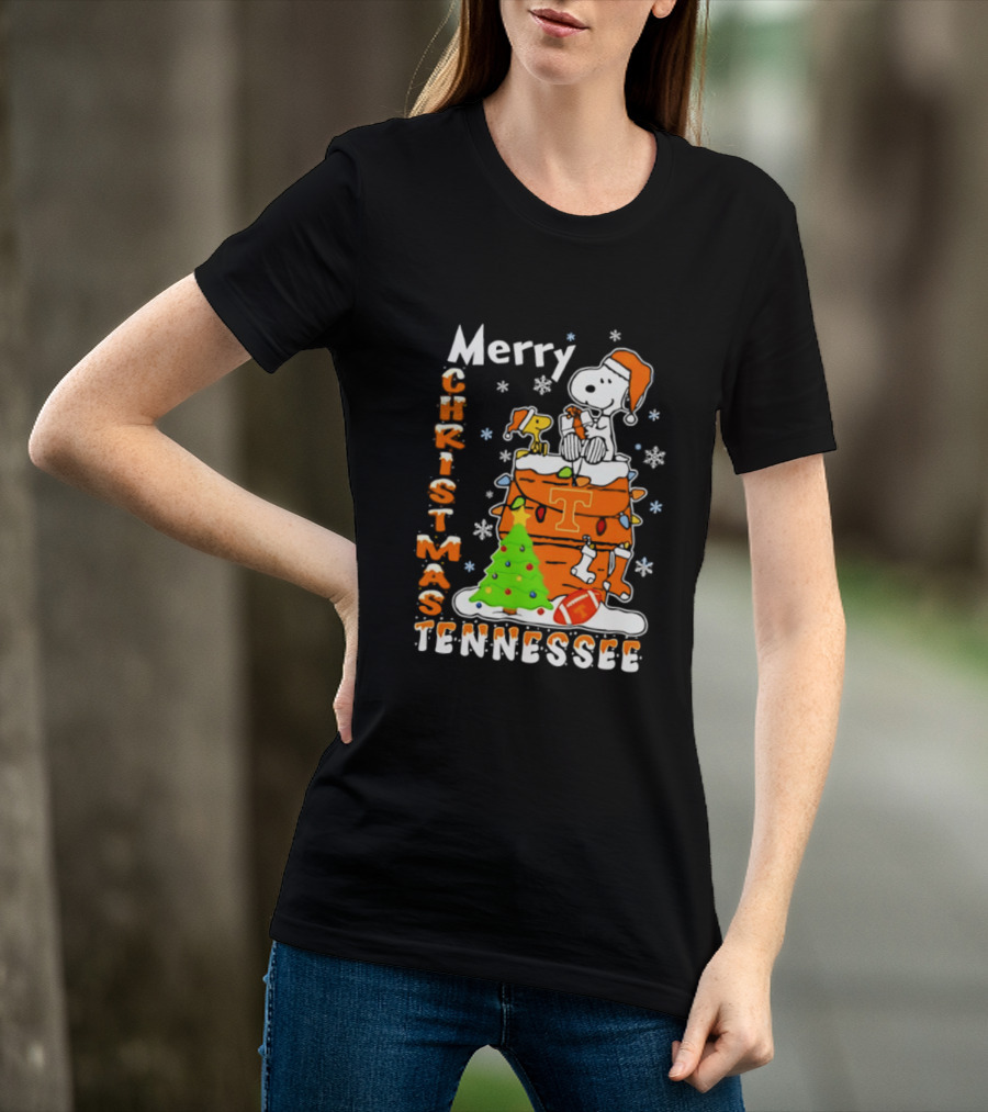 Snoopy Woodstock Christmas 2026 Tennessee Volunteers Football Santa Hat T-Shirt