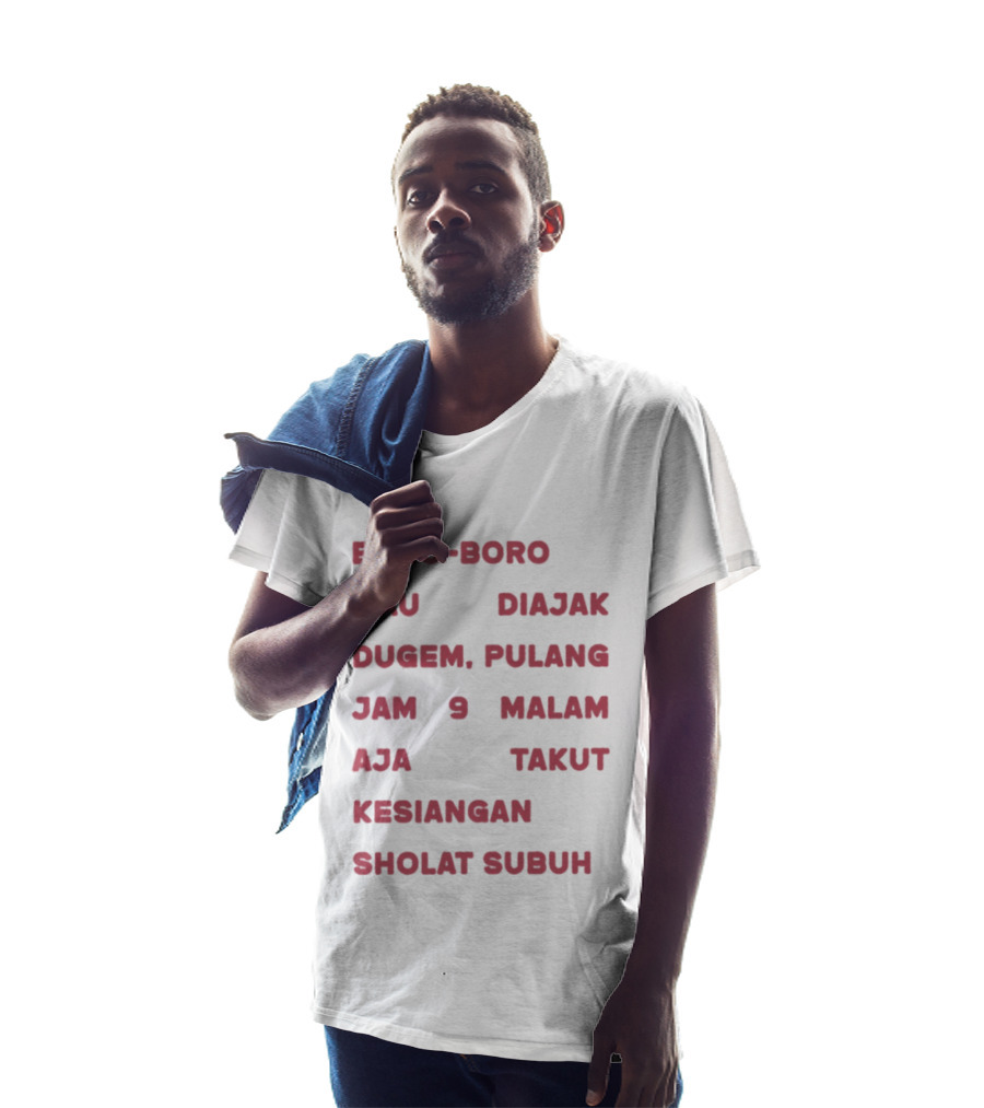 Boro Boro Mau Diajak Dugem Pulang Jam 9 Malam Aja Takut Kesiangan Sholat Subuh Viral Phrase Indonesia T-Shirt