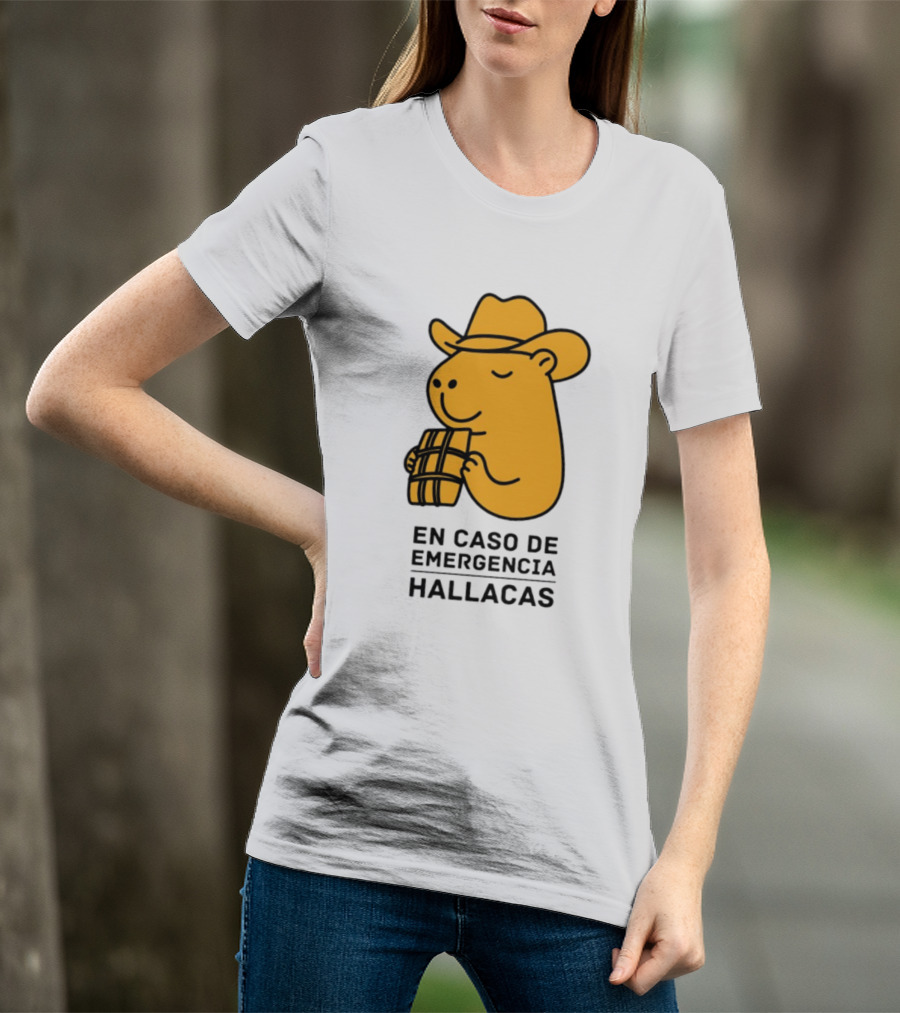En Caso De Emergencia Hallacas Capybara Cowboy Hat T-Shirt