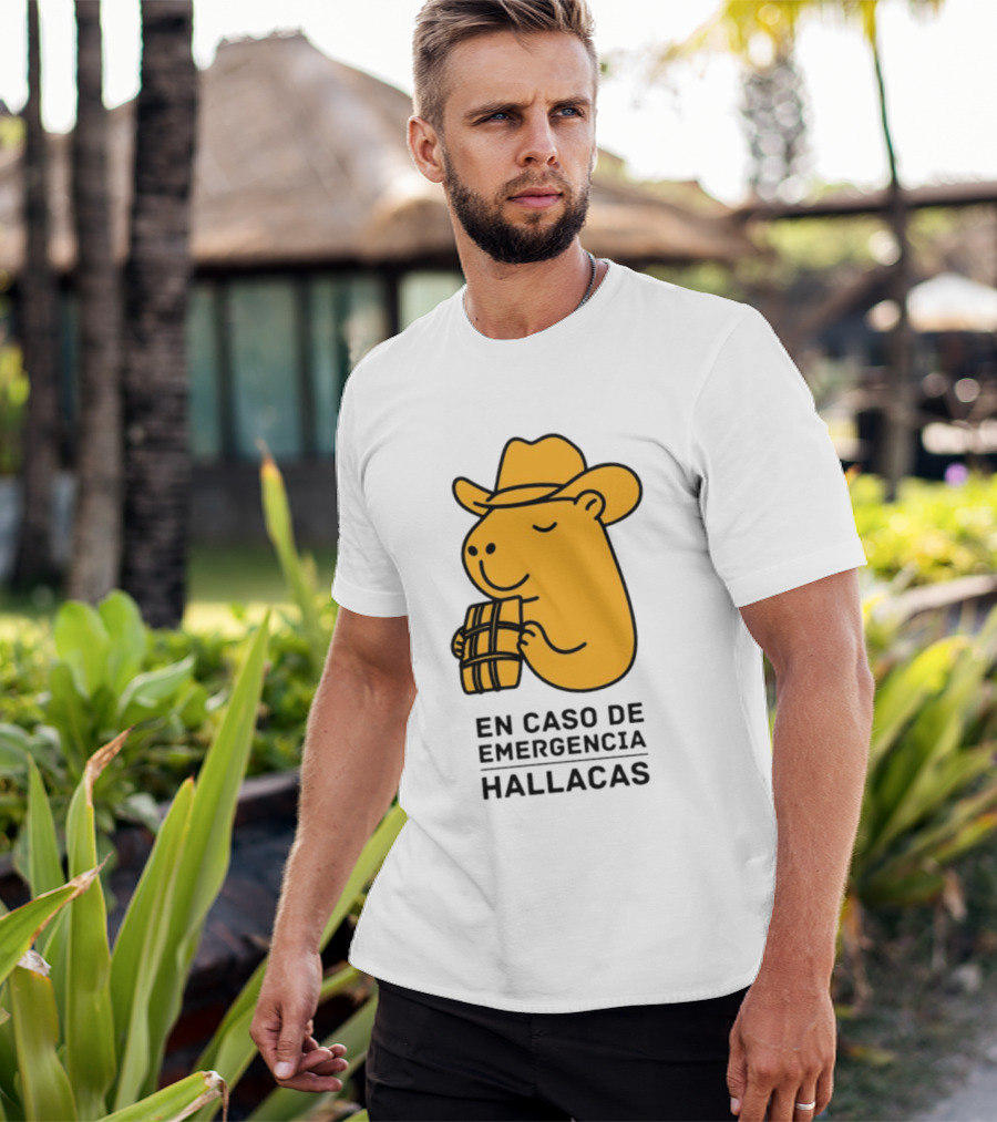 En Caso De Emergencia Hallacas Capybara Cowboy Hat T-Shirt