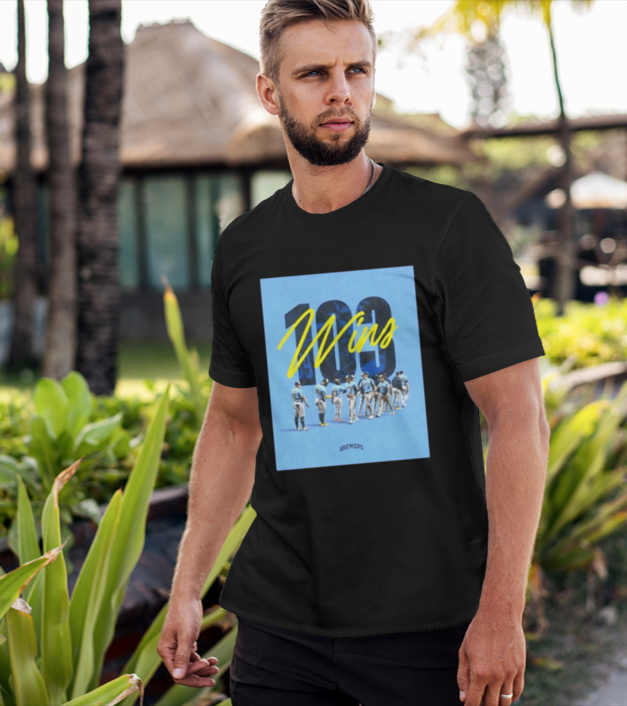 Milwaukee Brewers 103 Wins Celebration Team Huddle T-Shirt