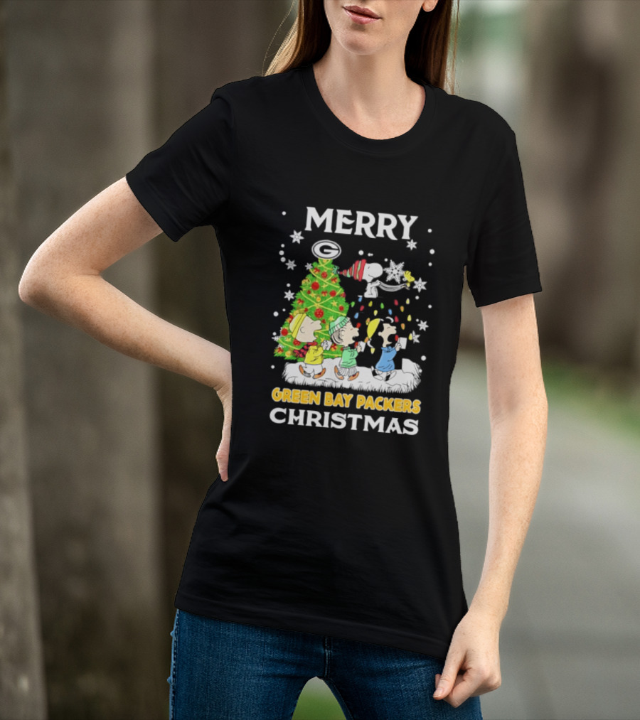 Merry Green Bay Packers Peanuts Christmas Caroling With Snoopy And Woodstock T-Shirt