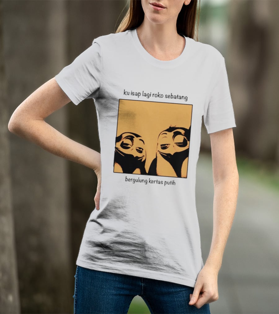 Ku Isap Lagi Roko Sebatang Bergulung Kertas Putih Private Kowalski T-Shirt
