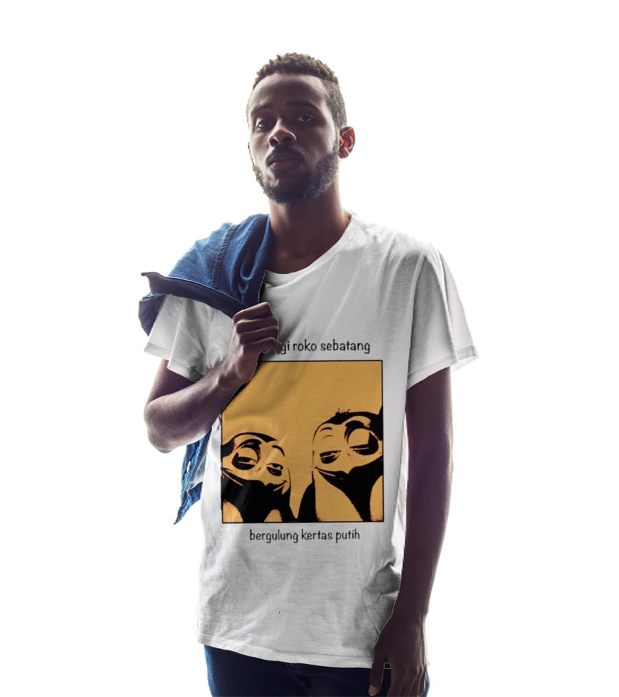 Ku Isap Lagi Roko Sebatang Bergulung Kertas Putih Private Kowalski T-Shirt