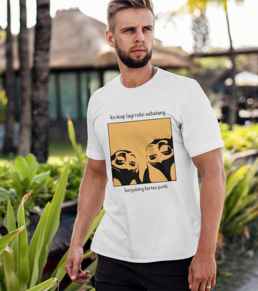 Ku Isap Lagi Roko Sebatang Bergulung Kertas Putih Private Kowalski T-Shirt