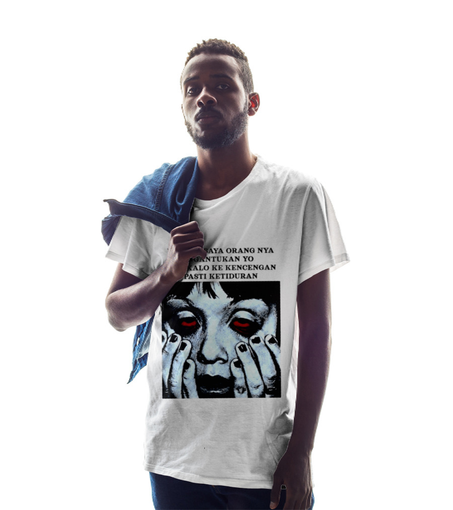 Untung Saya Orang Nya Ngantukan Yo Jadi Kalo Ke Kencengan Pasti Ketiduran Mata Merah Menahan Kantuk T-Shirt