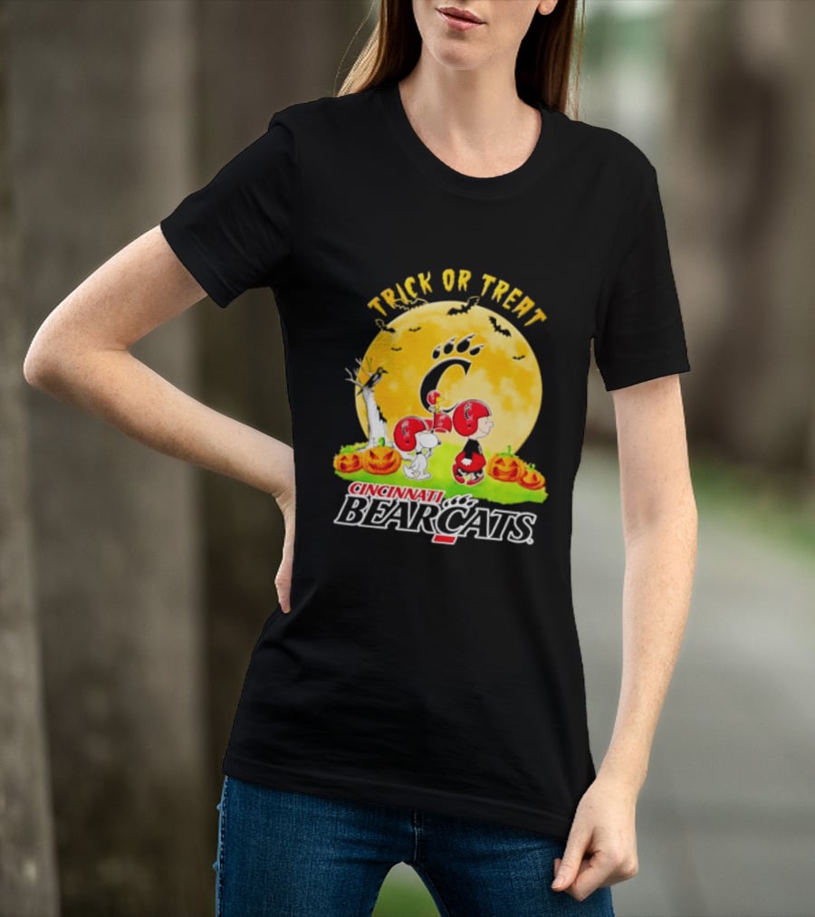 Cincinnati Bearcats Peanuts Trick Or Treat Halloween 2026 T-Shirt