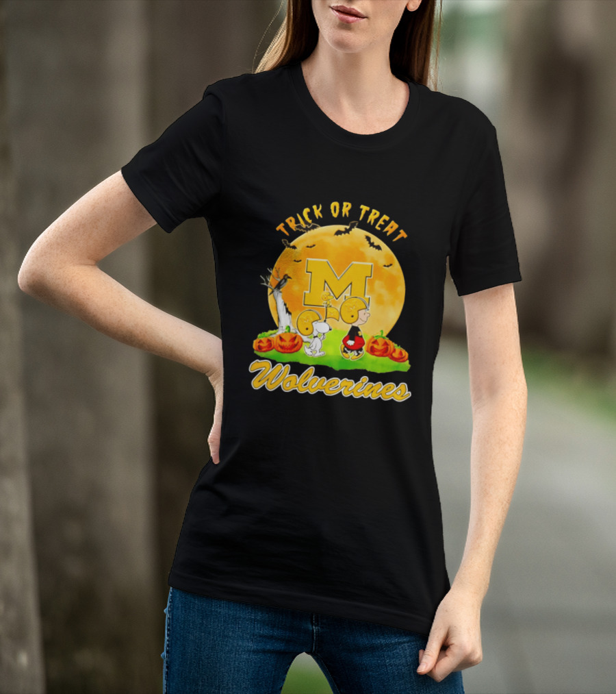 Michigan Wolverines Peanuts Trick Or Treat Halloween Moon T-Shirt