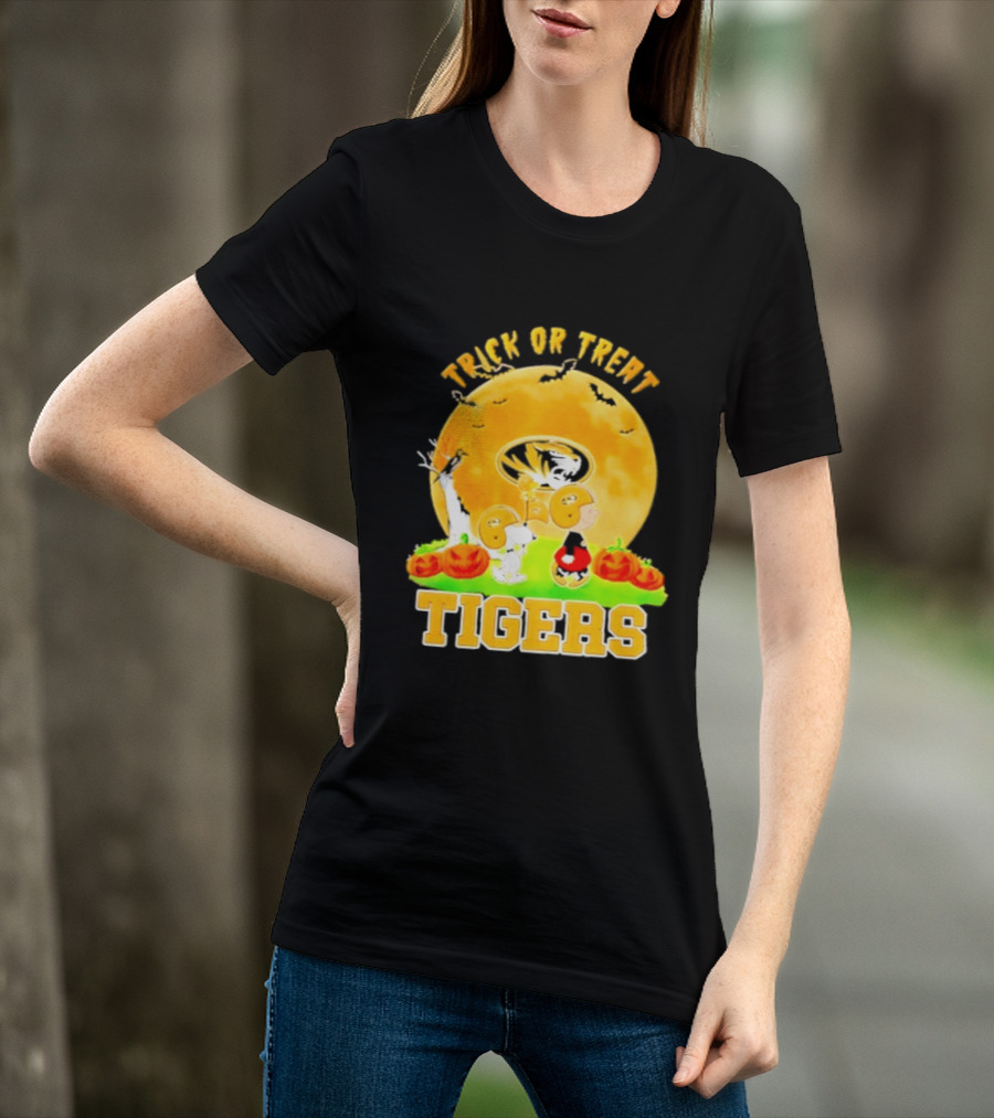 Trick Or Treat Tigers Halloween Peanuts Missouri 2026 T-Shirt
