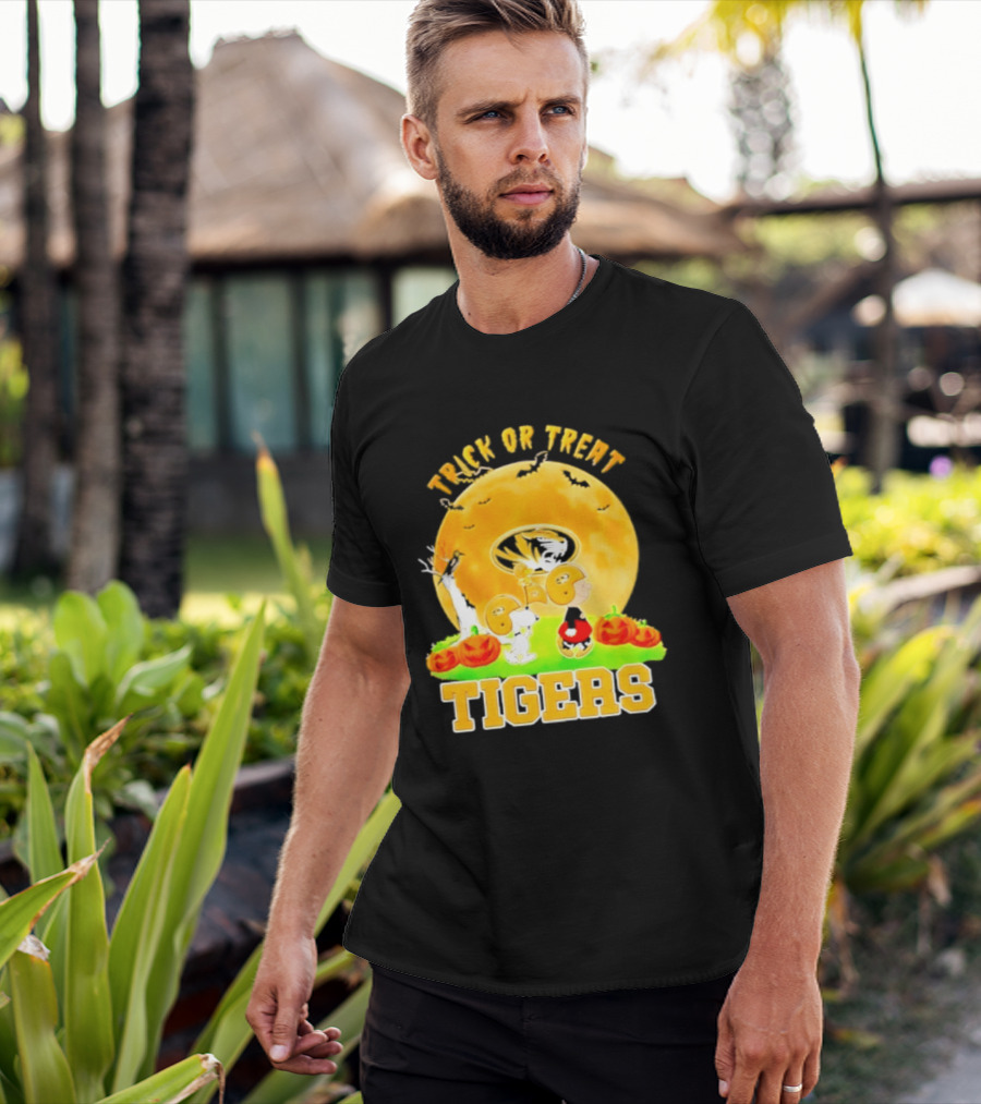Trick Or Treat Tigers Halloween Peanuts Missouri 2026 T-Shirt