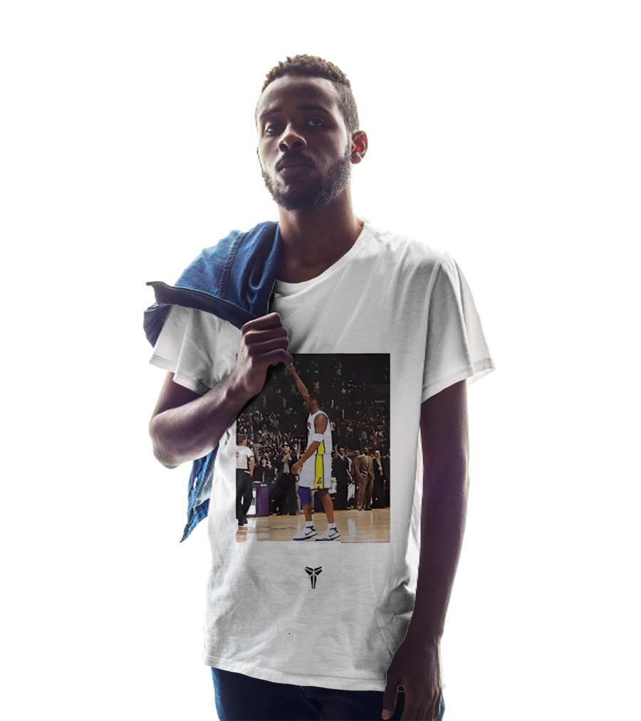 Kobe Bryant Los Angeles Lakers NBA Iconic Court Celebration T-Shirt