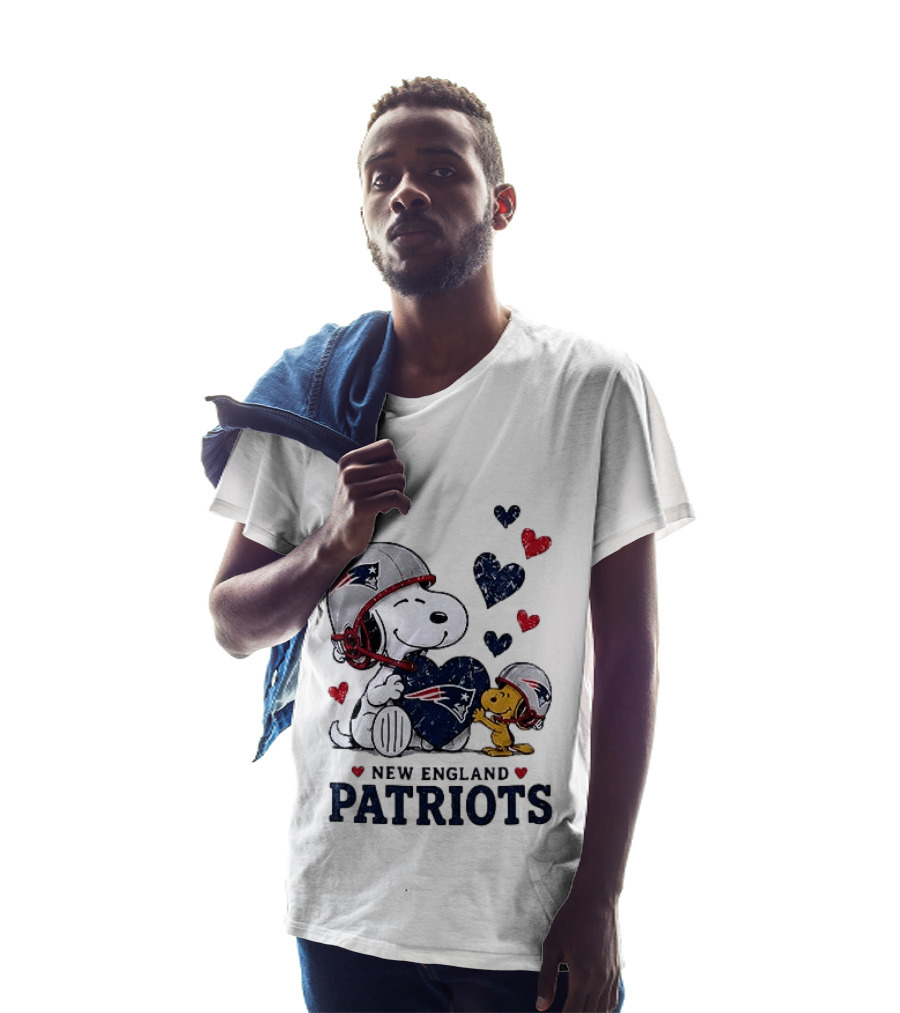 New England Patriots Peanuts Snoopy Woodstock Heart Helmets T-Shirt