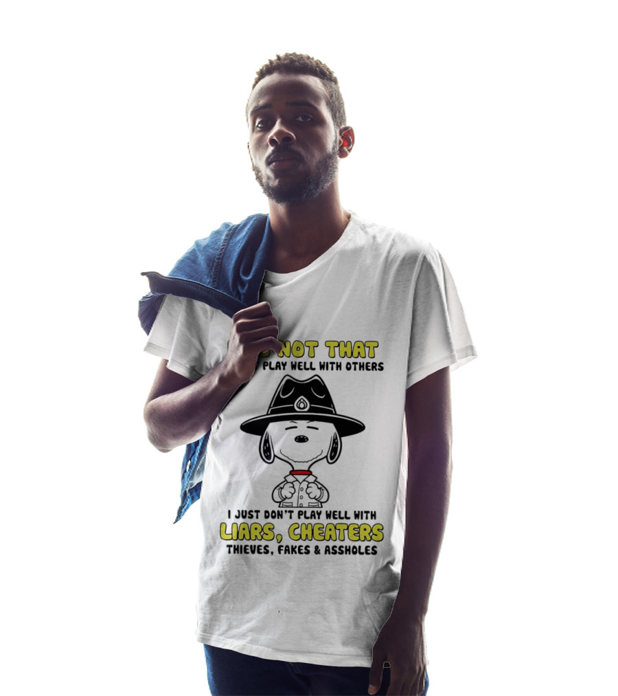 Snoopy It's Not That I Don't Play Well With Others Just Don't Play Well With Liars Cheaters Thieves Fakes & Assholes T-Shirt