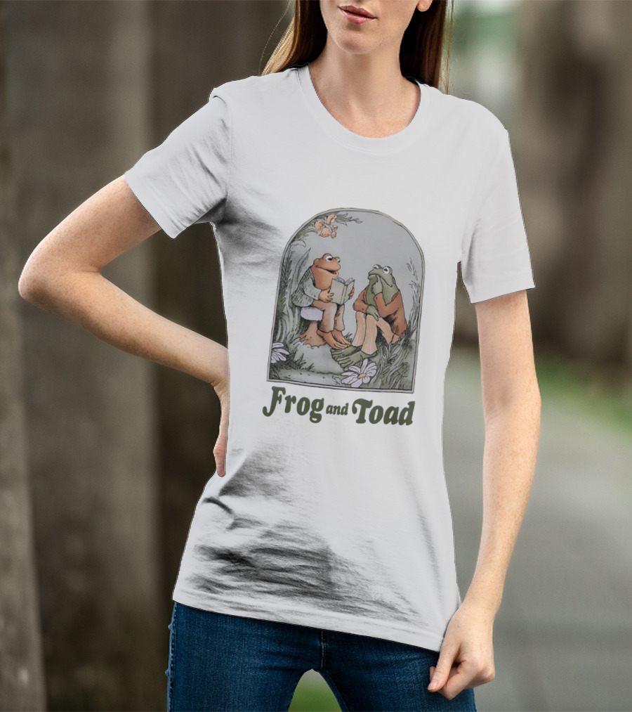 Frog And Toad Reading Together T-Shirt