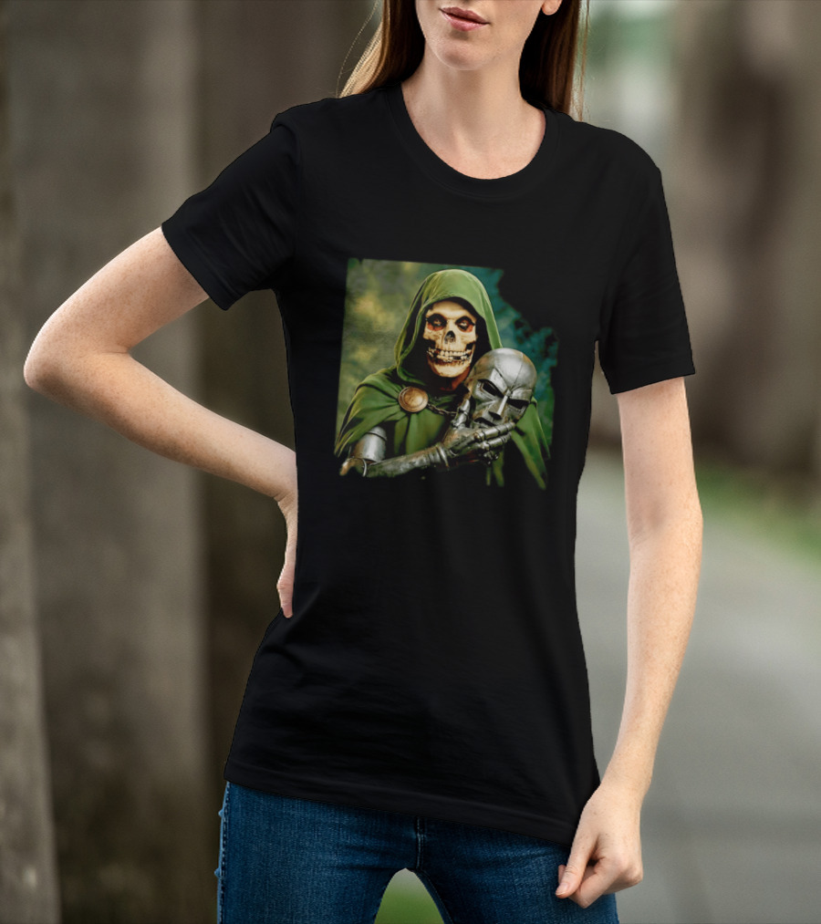 Doctor Doom Skull Face Holding Mask Supervillain Marvel T-Shirt