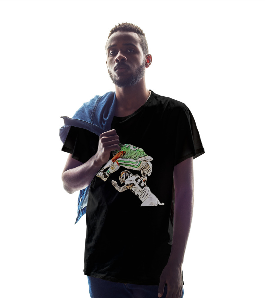 Saquon Barkley Hurdle Backwards Jump Over Defender In Green And White Jersey T-Shirt