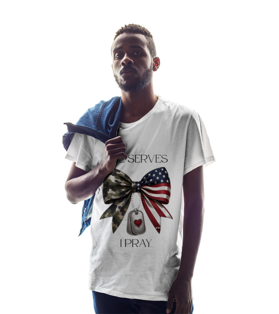She Serves I Pray USA Flag Camo Bow Dog Tags T-Shirt