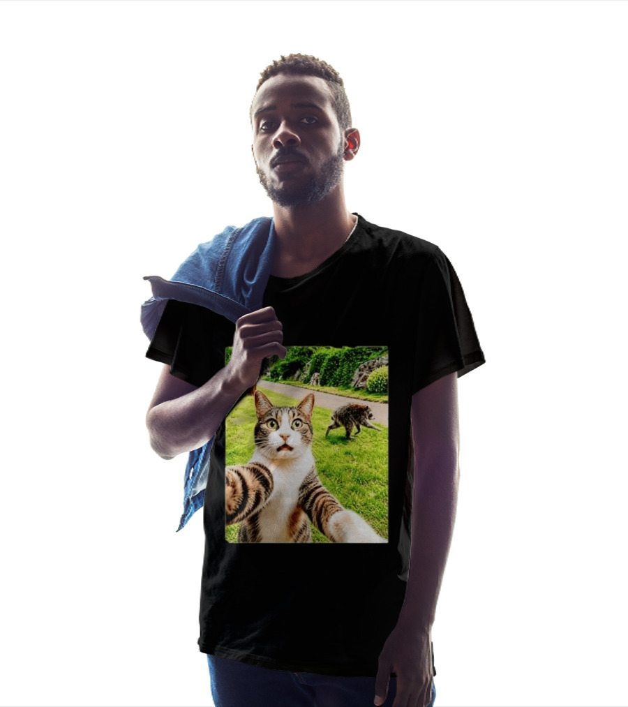 Shocked Face Tabby Cat Taking Selfie With Running Raccoon On Lawn Road T-Shirt