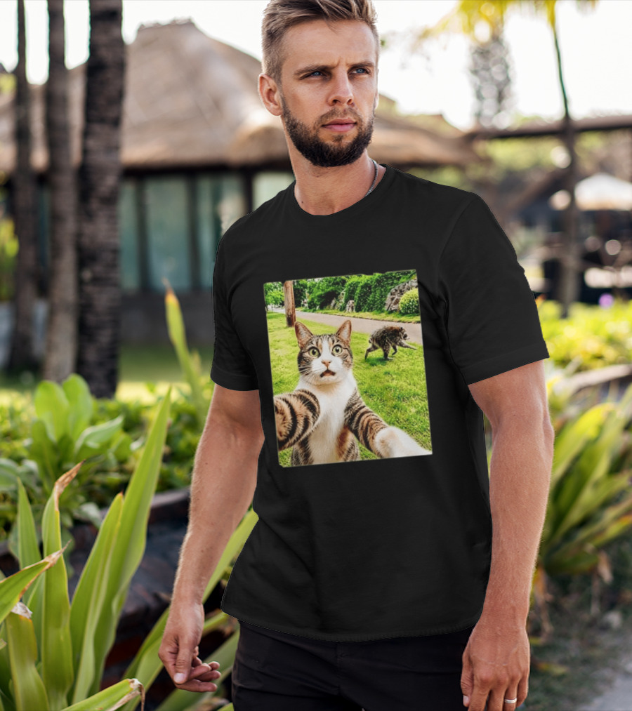 Shocked Face Tabby Cat Taking Selfie With Running Raccoon On Lawn Road T-Shirt