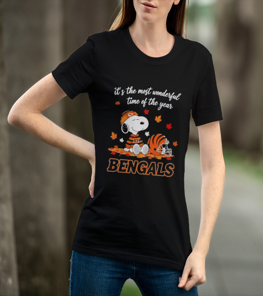 It's The Most Wonderful Time Of The Year Snoopy Bengals Leaves Helmet T-Shirt